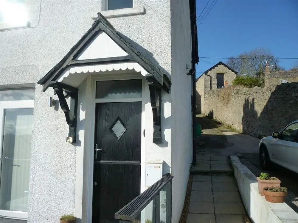 1 Saron Cottages