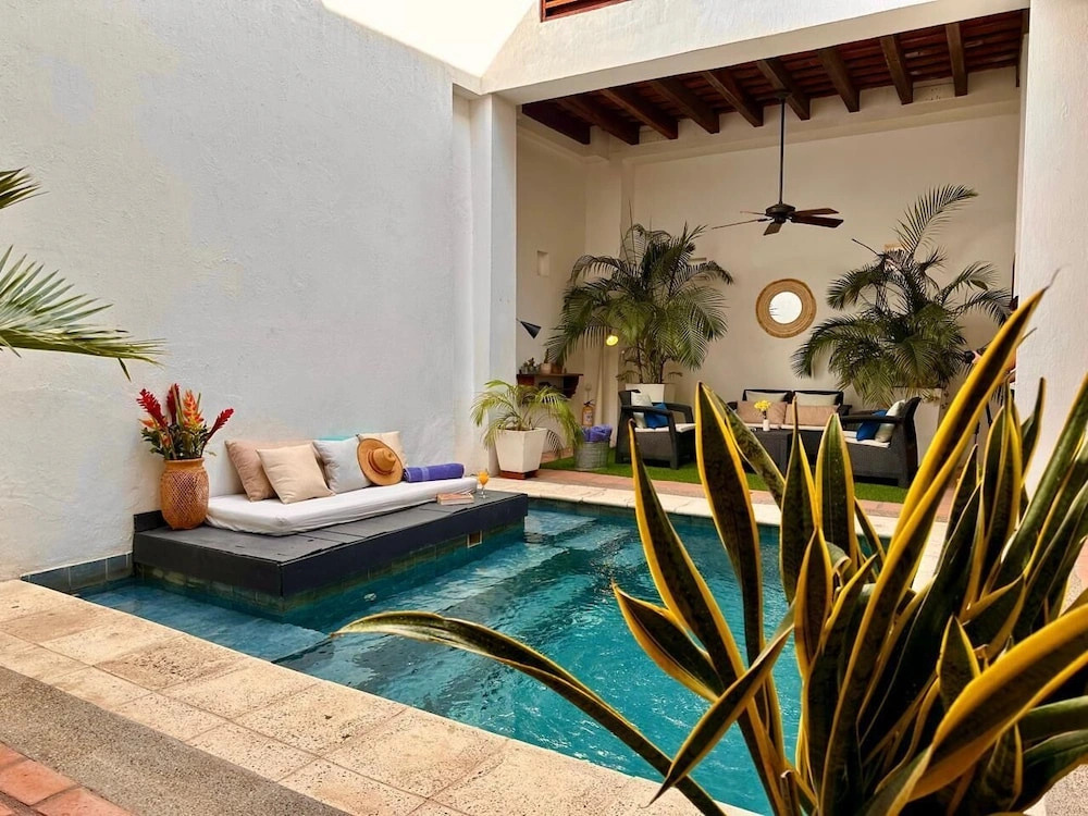 Casa del Agua Pool House by Xarm Apartments
