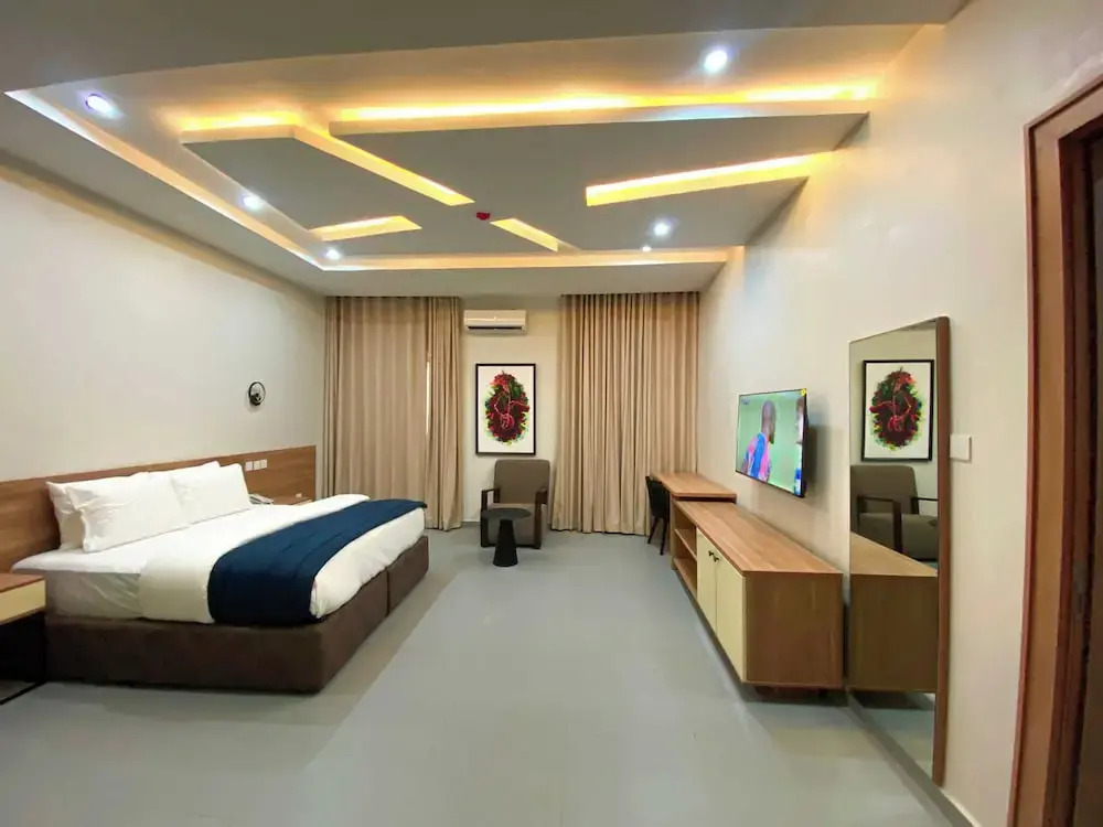 Colonades Hotel