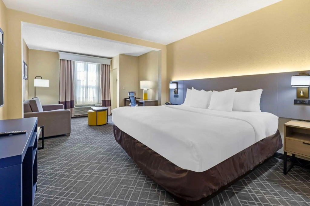Comfort Suites Hanes Mall