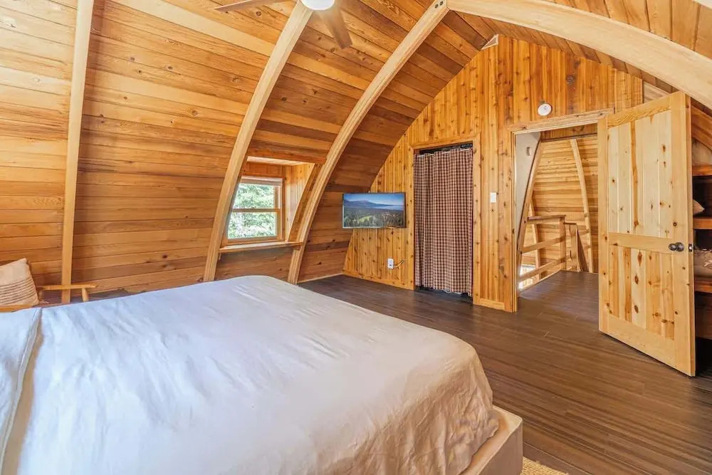 The Canoe Cabin