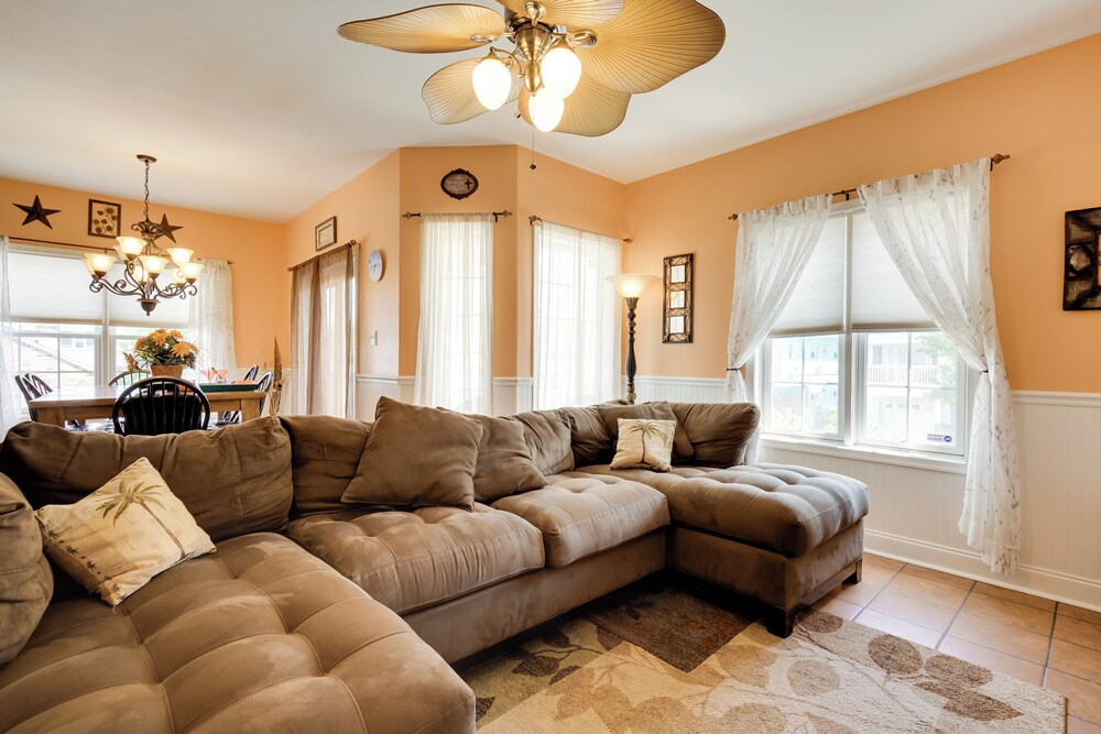 Breezy Wildwood Condo ~ 2 Blocks to Beach!