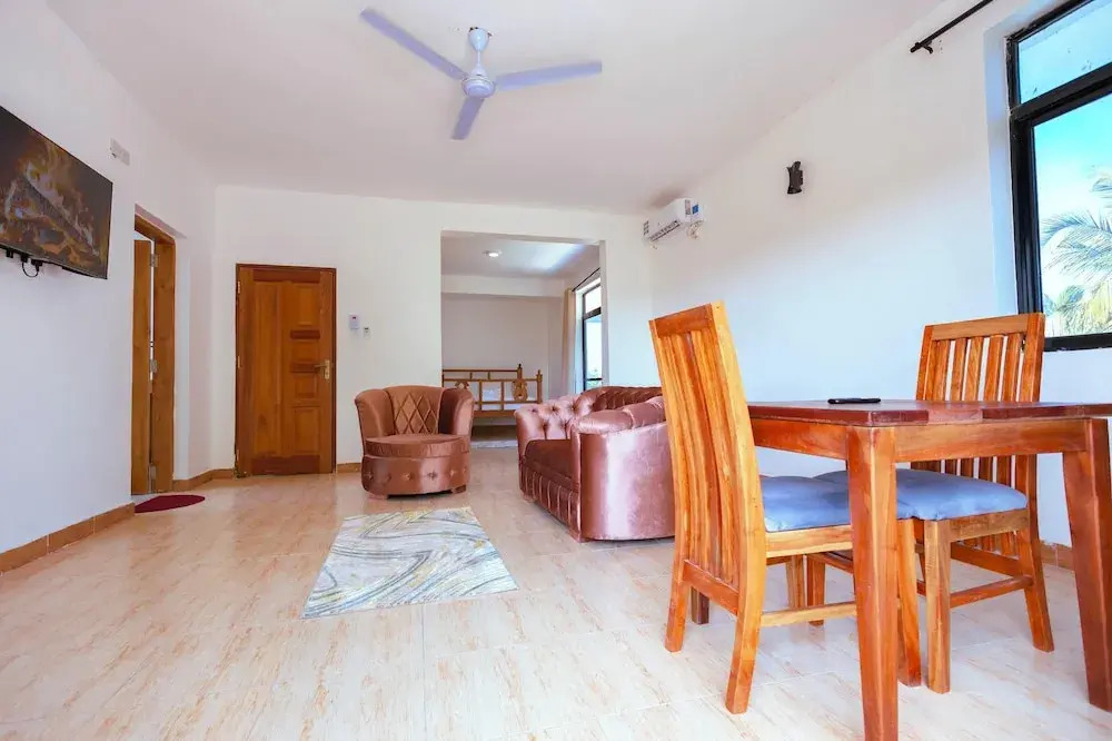 Diani Luxe Villa ,Private Suites with Kitchens, 600m from Diani Beach