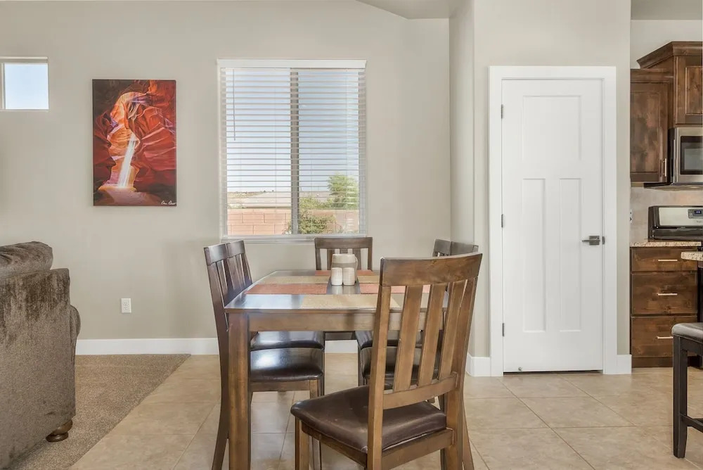 Park View Place 3 Bedroom Home by RedAwning