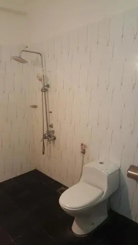 Thilini Holiday Inn