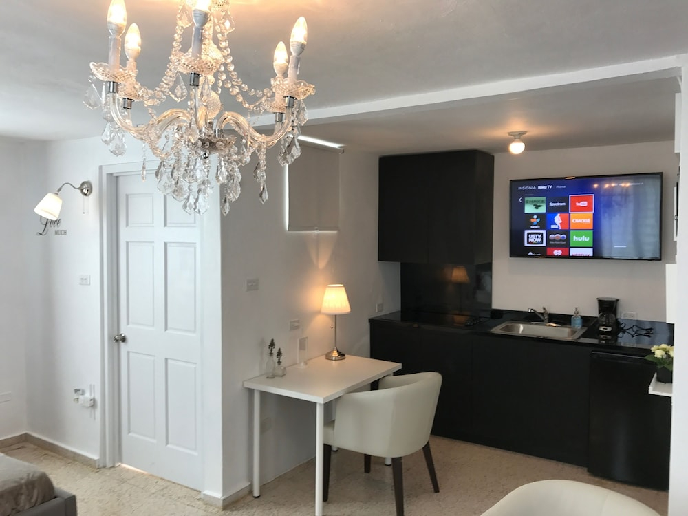 Chandelier 102