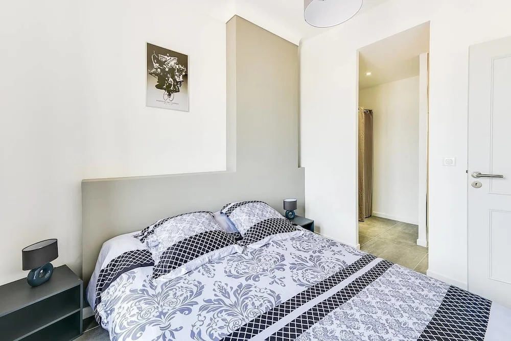 Beautiful Modern Apartment for 4 People in Cannes!