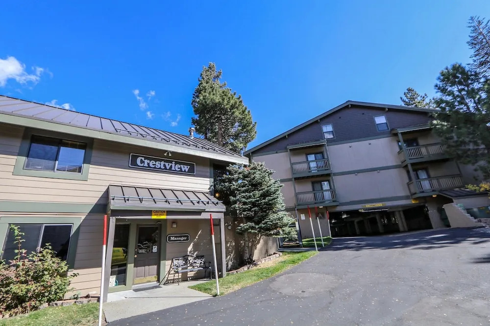 Crestview 25 Convenient Location near the Village and Lifts, Pet-Friendly by RedAwning