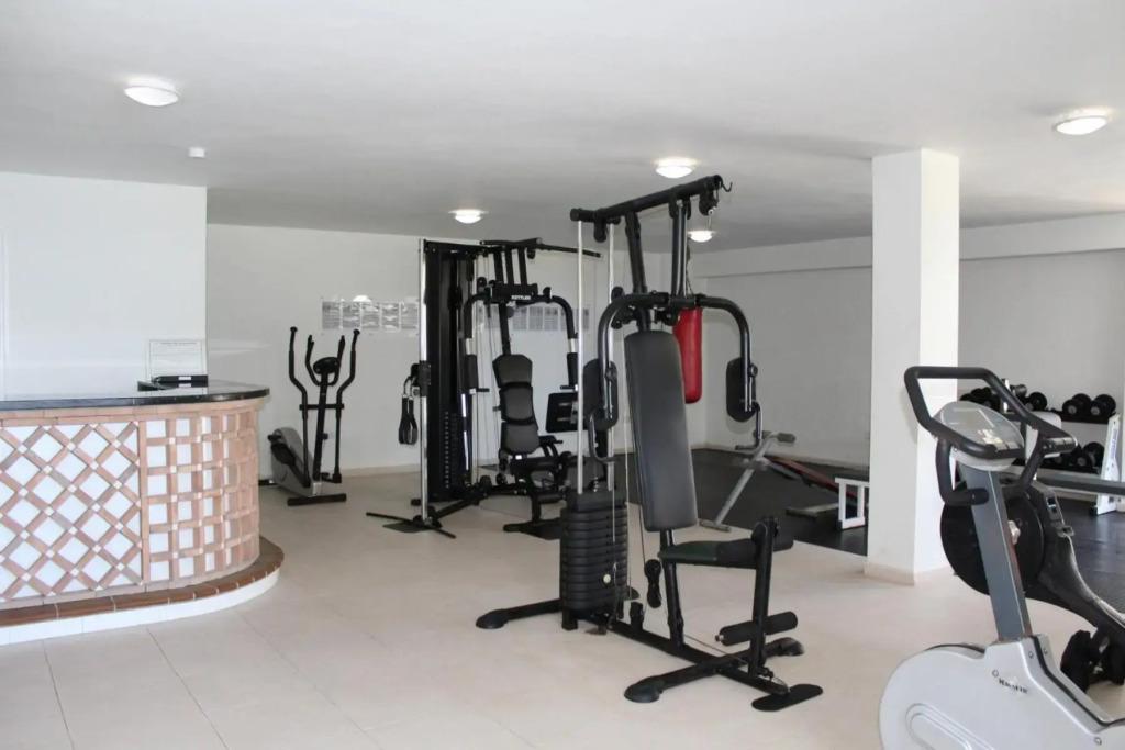 2066-Apt 2 bedrooms on beach, tenis, gym, pool