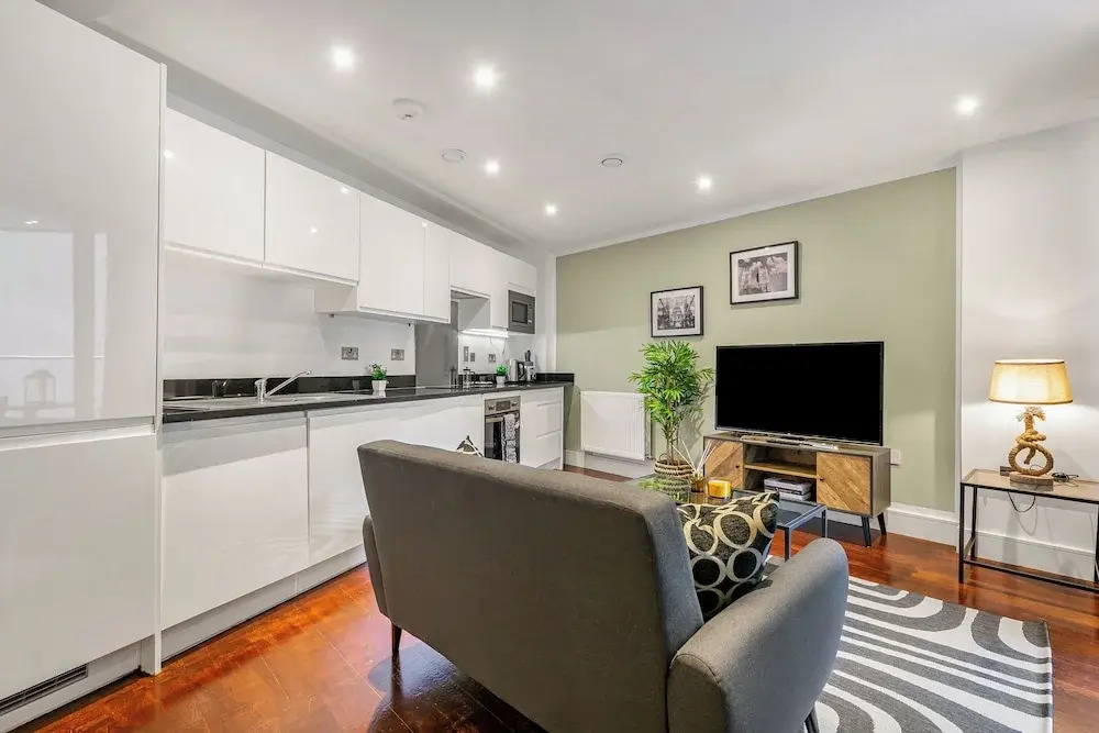 Two Bedroom Apartment in Limehouse
