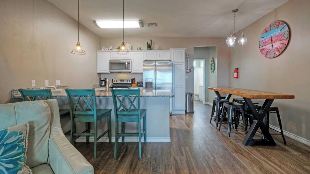Ocean's 96 by Avantstay Heated Pool + Foosball Table + Media Room + Walk to North Padre Beach