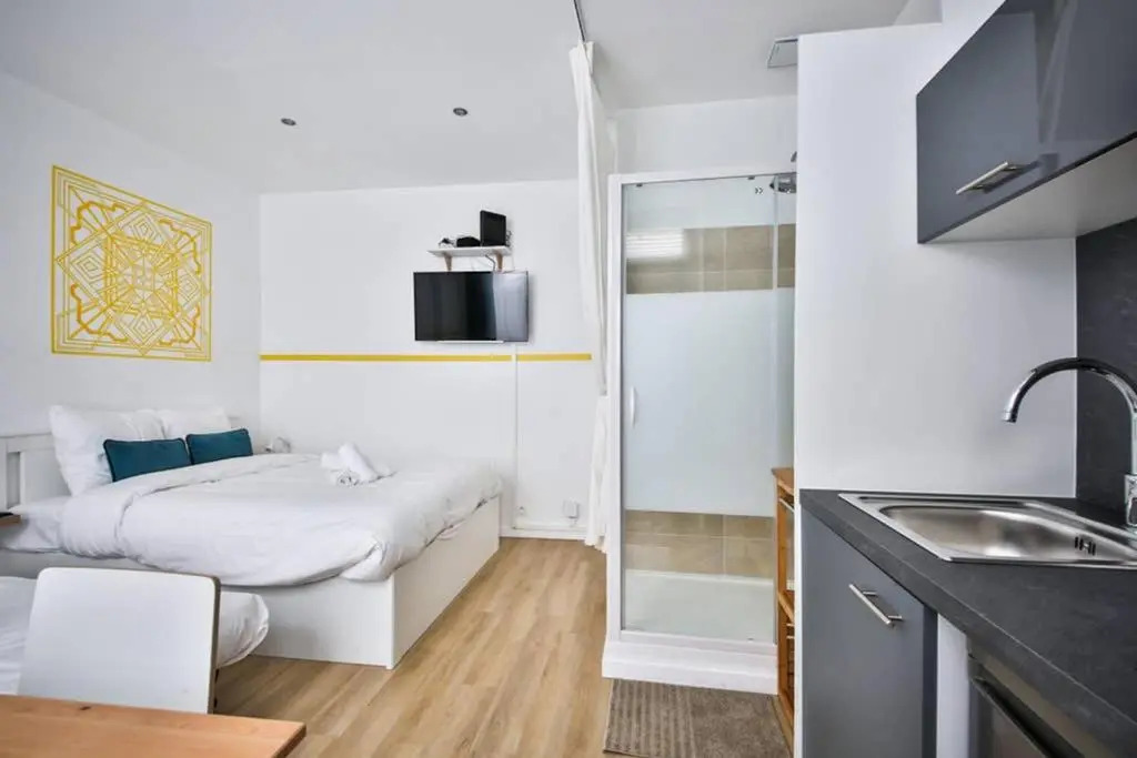 cosy independant studio proche gare et jardin