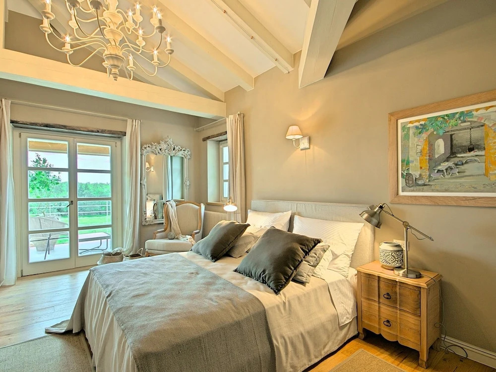 Spacious Villa in Ladici With Artistc Interiors and Pool