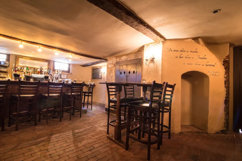 Reynolds Tavern