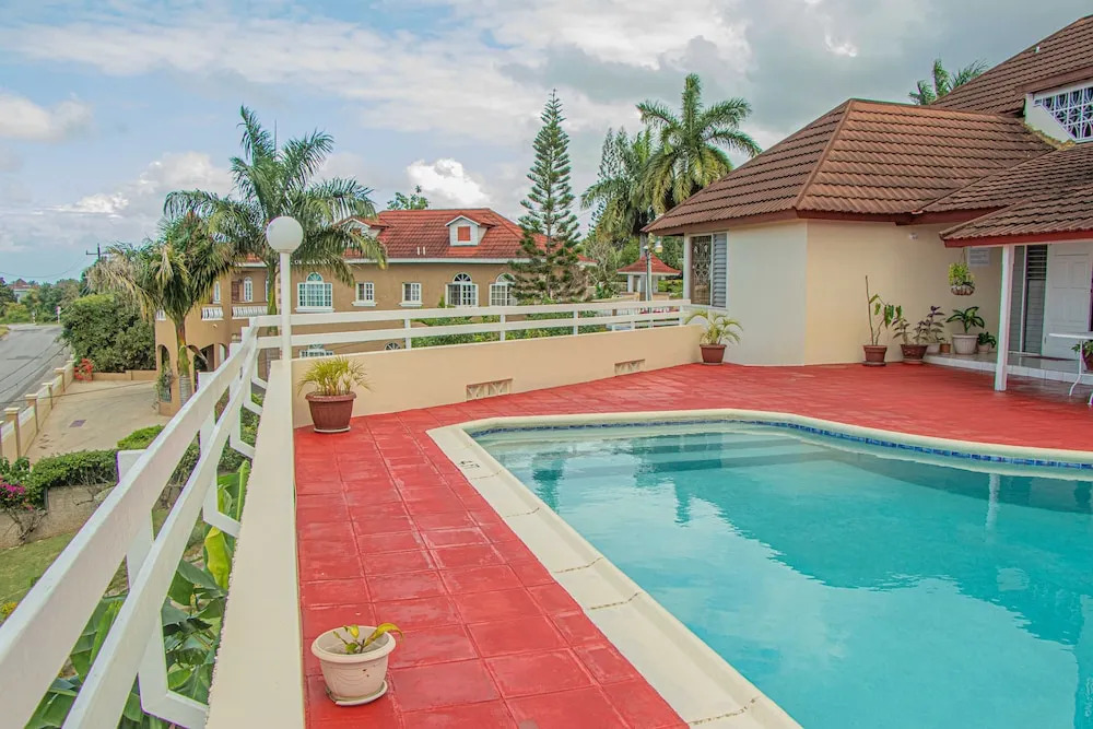 The Whytehouse Villa