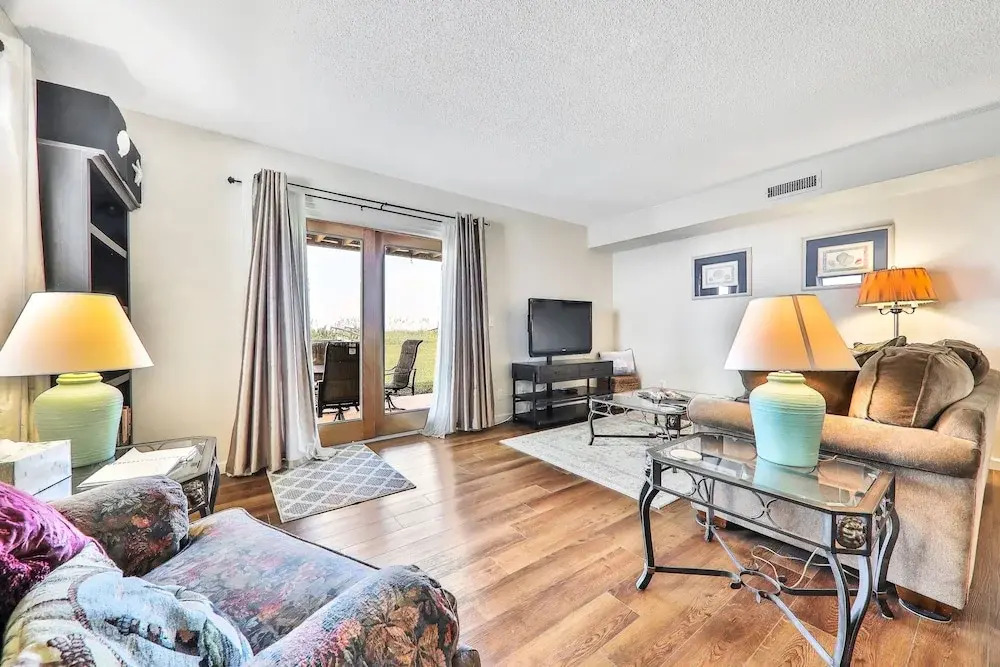 Updated Condo in Oceanfront Building With Private Beach Access - Near Dining