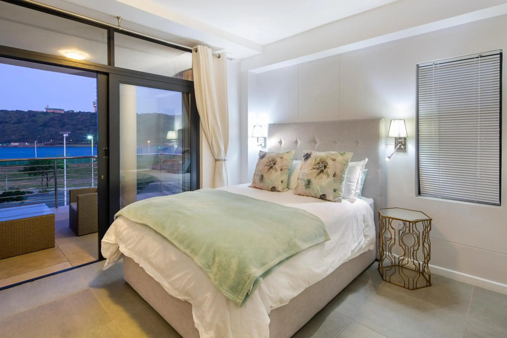 uSHAKA WATERFRONT - SPACIOUS SUBLIME STUNNER