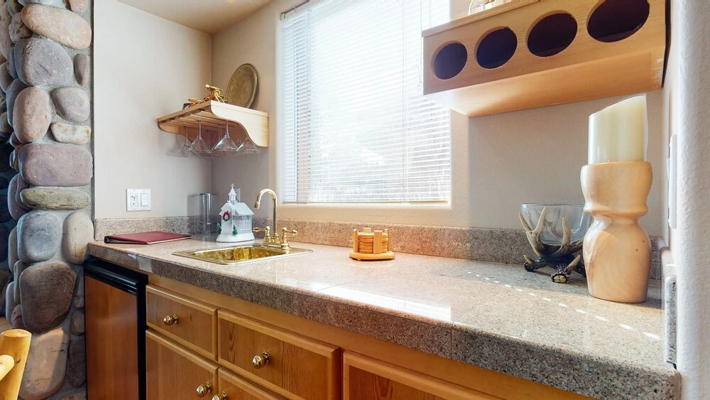 Mammoth West 137 Updated Deluxe Condo, Just A Short Walk to Canyon Lodge by RedAwning