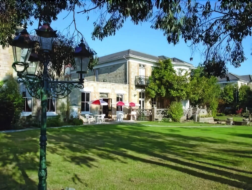 The Parkbury Hotel