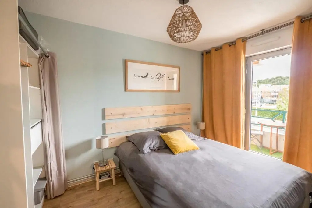 Apartment T2 full city centre with parking 500m from the beach