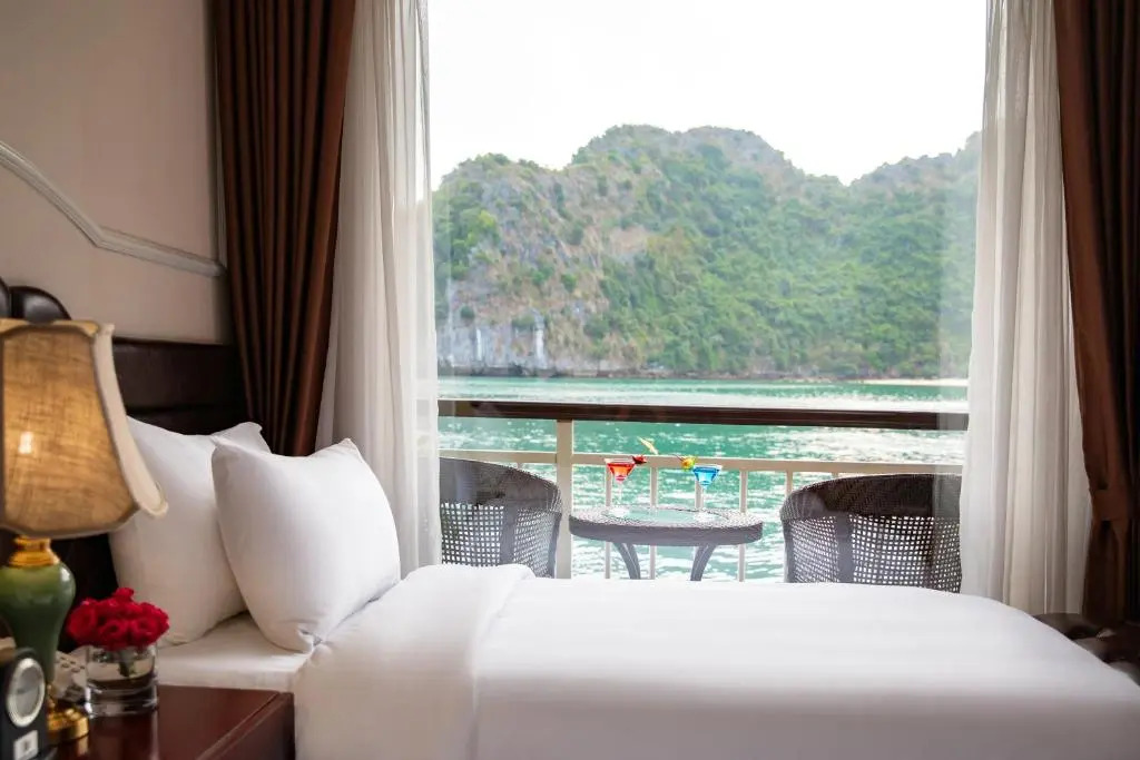 Dora cruise Lan Ha bay 5 star