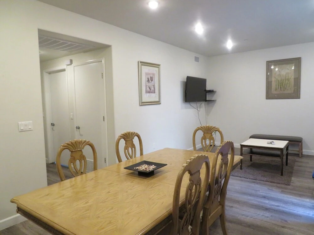 Fully Furnished Apartments near Hollywood
