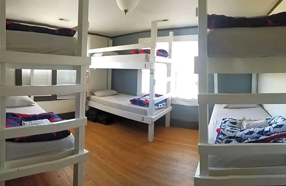 Bon Paul & Sharkys Hostel