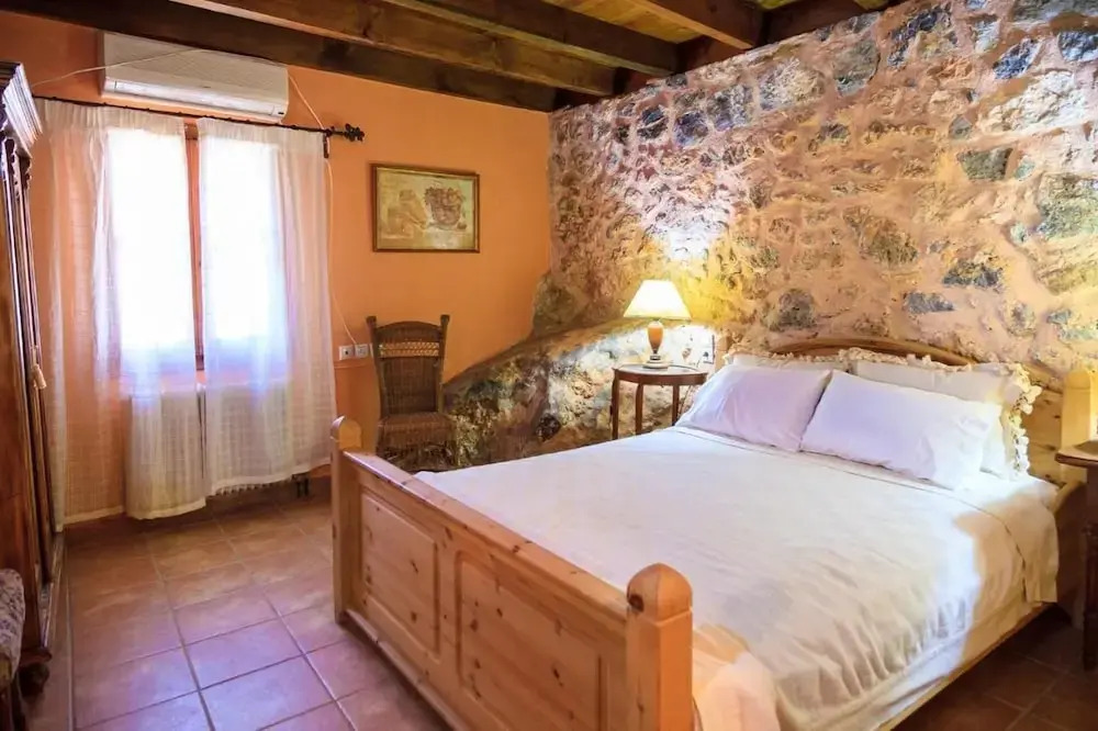Smaragda Art Country House