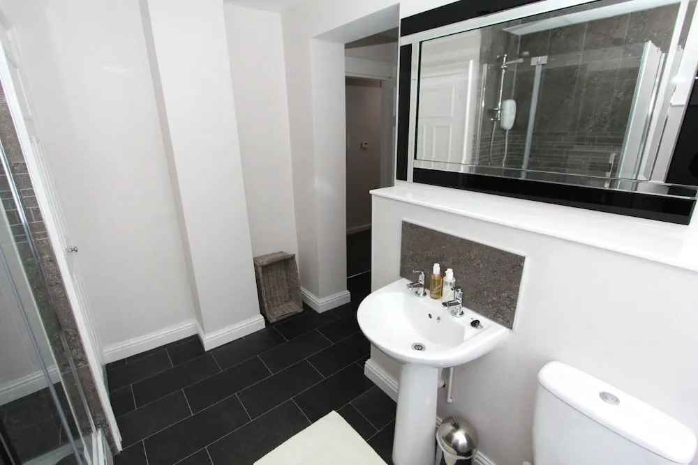 Commonhall Apartments, Top Floor