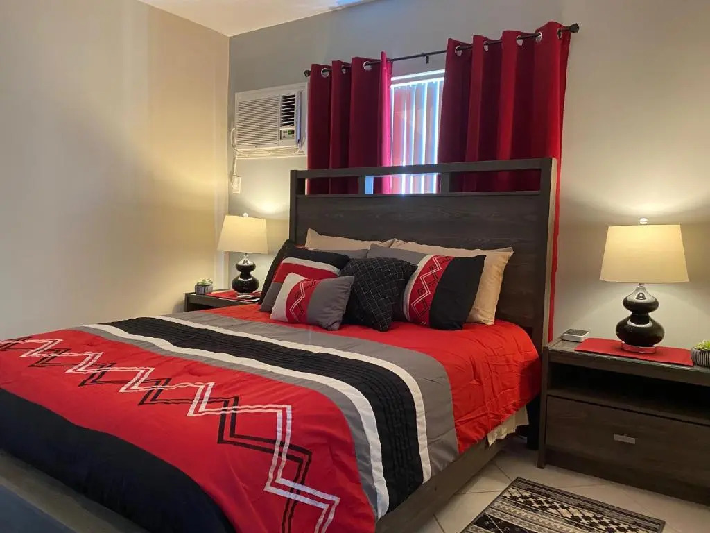Hainsley Apartments at 1136