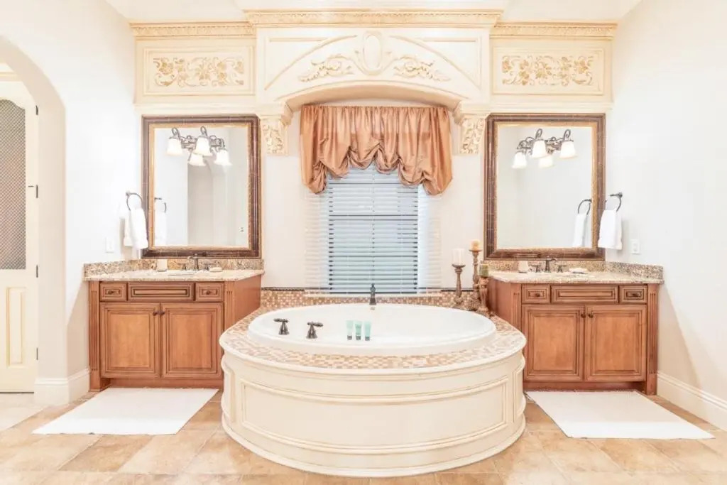 Luxury mansion on golf course at Reunion Resort Orlando 10 minutes from Disney parks - Mansão luxuosa em campo de golfe no Reunion Resort Orlando a 10 minutos dos parques da Disney