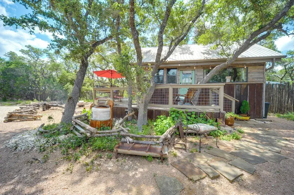 Snuggle Inn' Wimberley Cabin w/Fire Pit+Deck