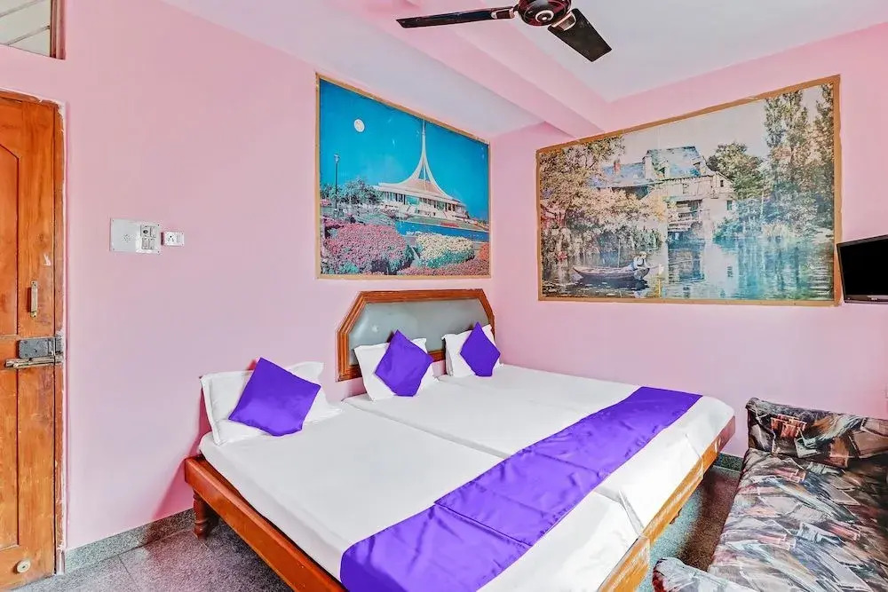 Spot on 49092 Hotel Prakruthi Boarding & Lodging