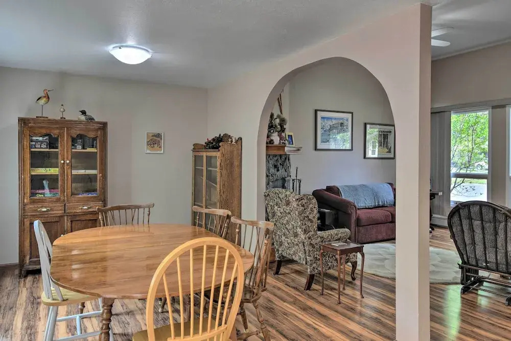 8 Mi to Dtwn Achorage! Home w/ Pet-friendly Yard