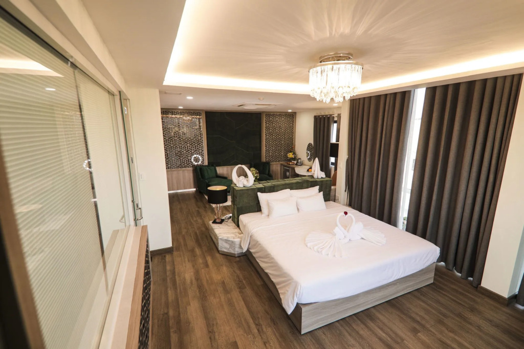Lake View Hotel