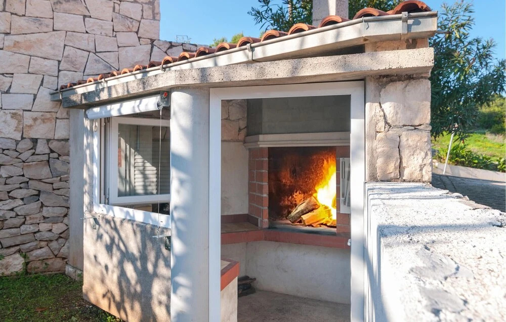 Awesome Apartment in Splitska With 2 Bedrooms and Wifi