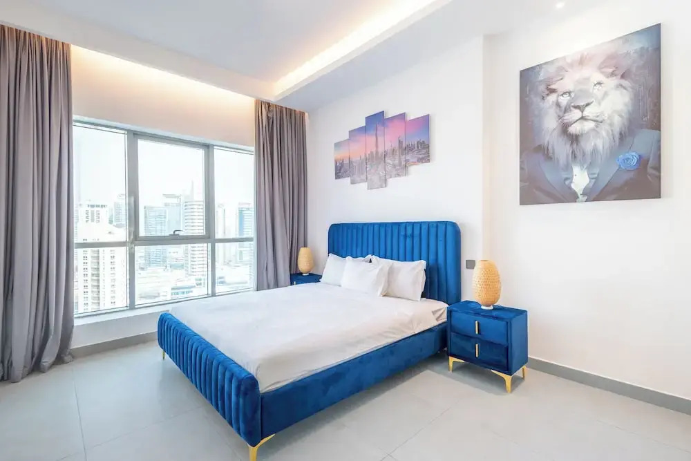 SuperHost - Exclusive 25th Floor Retreat with Marina Views