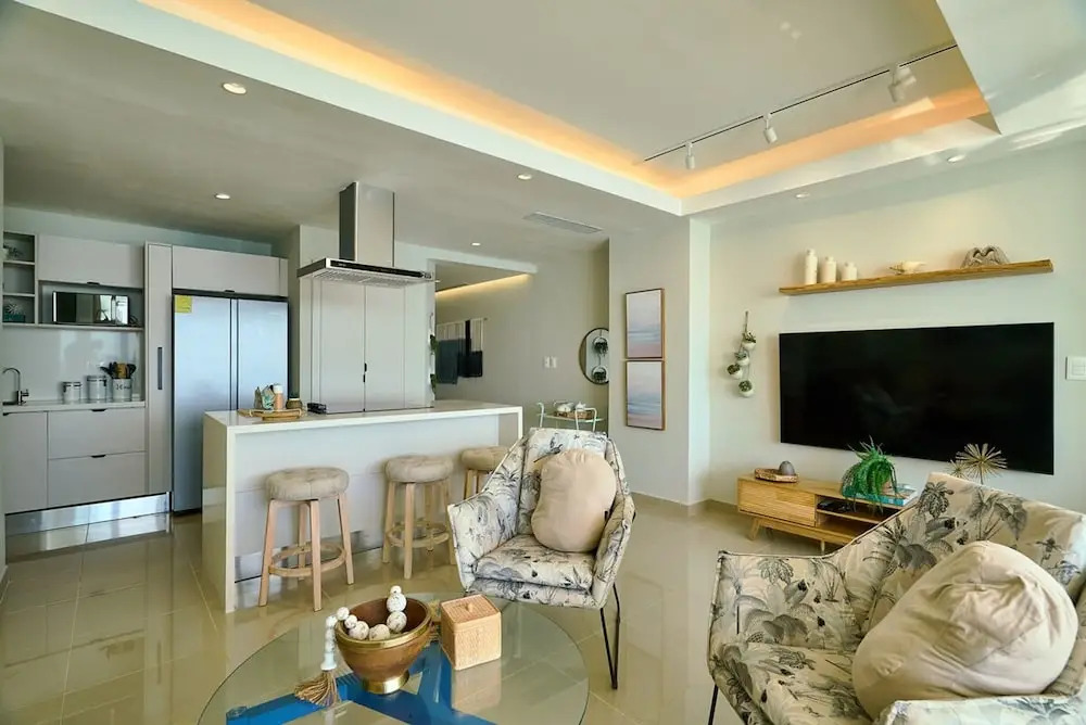 Marbella LUX Essence Beachfront Pool 11thfloor