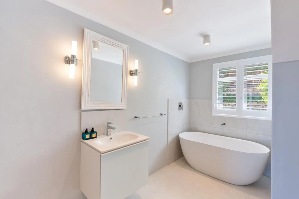 Sublime Five bed Property in Glorious Setting