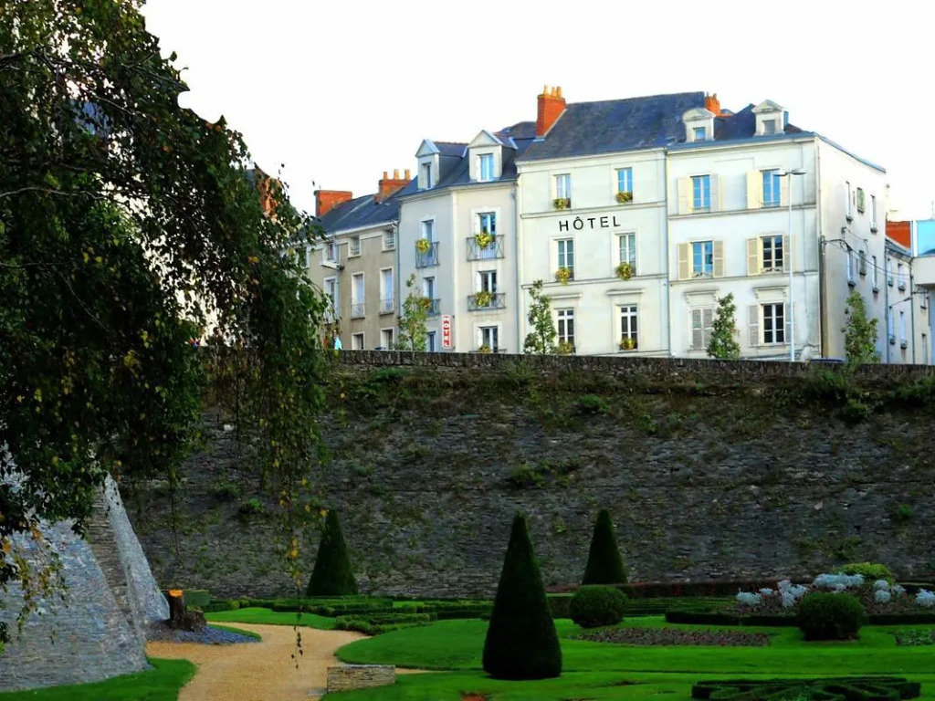 Logis Hôtels- Hôtel Marguerite dAnjou Angers château