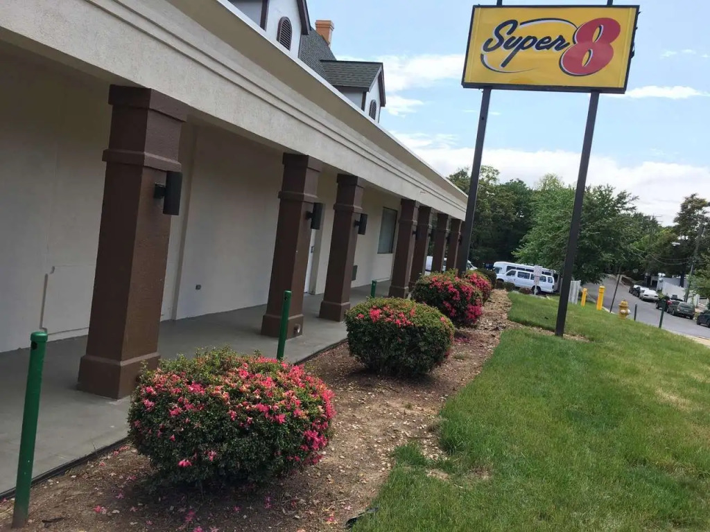 Super 8 Alexandria by Wyndham