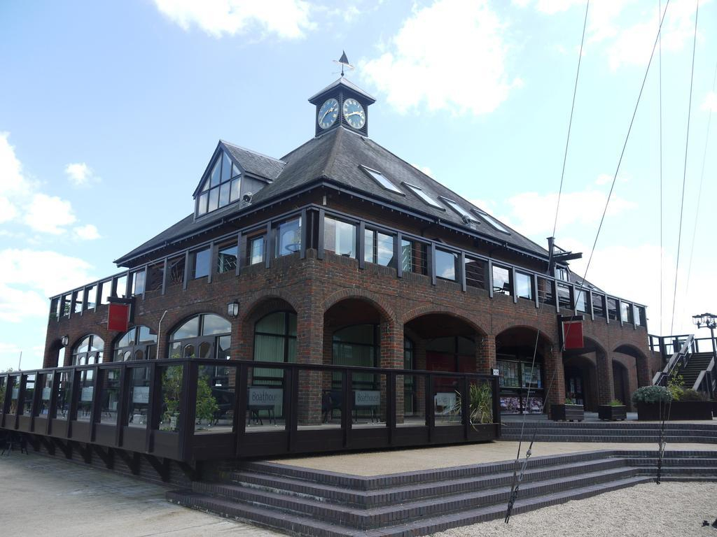 Boathouse Hotel