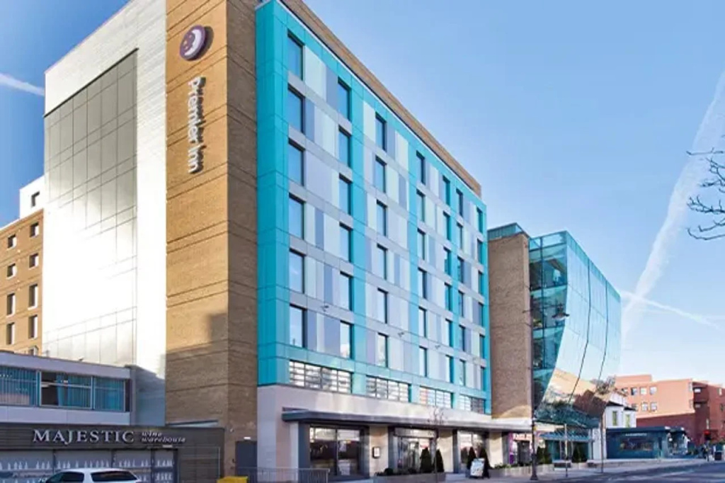 Premier Inn London Wimbledon - Broadway