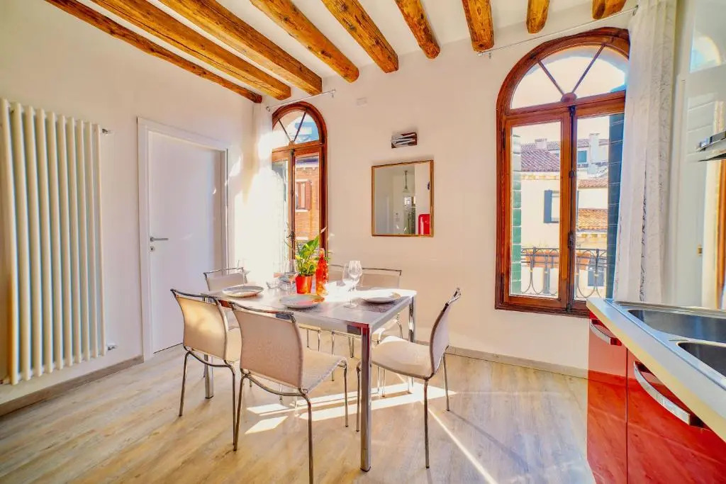 Amorucci House
