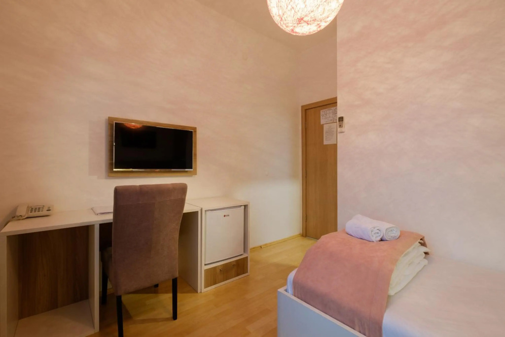 Airport Hotel Garni