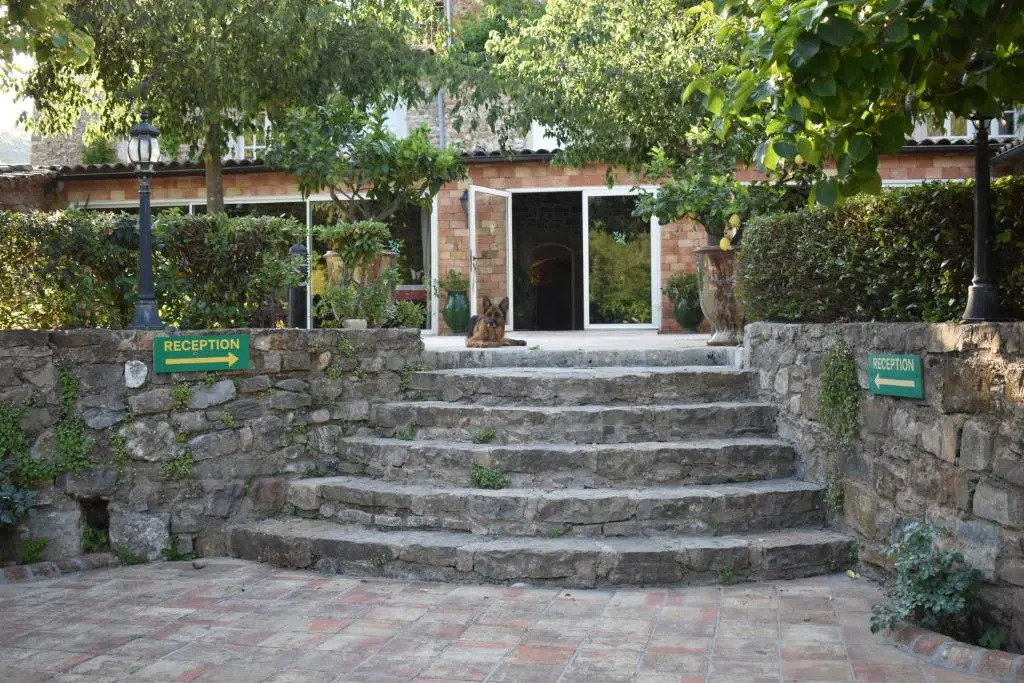 Logis Hôtel Restaurant Le Pradinas