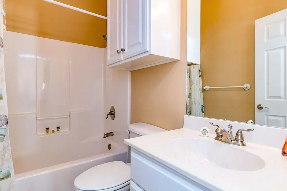 Walk To Beach! 3br, 3ba In Royal Sands With Access To 2 Pool 3 Bedroom Home