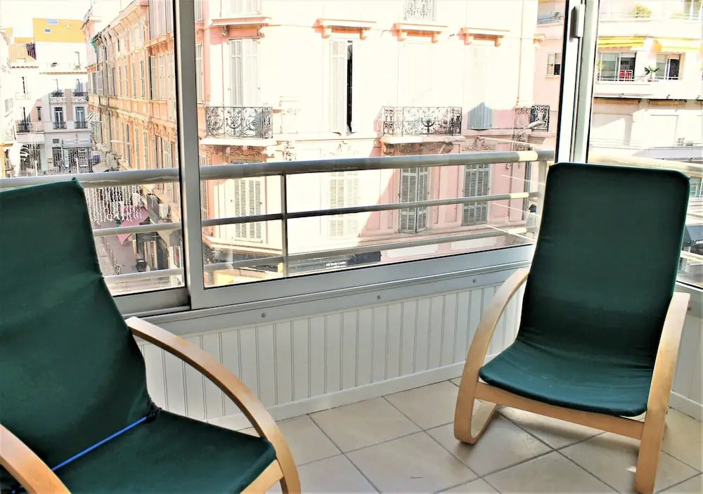 Central 1 Bedroom in Luxurious Residence