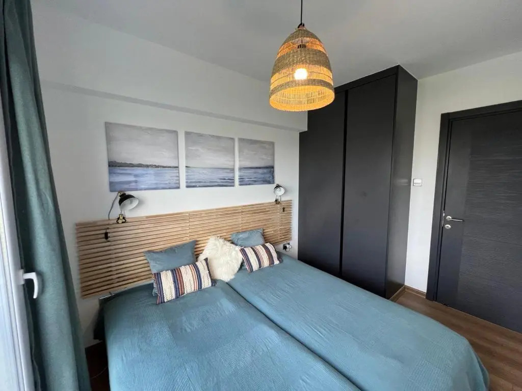 McKenzi Gold 2 bedrooms