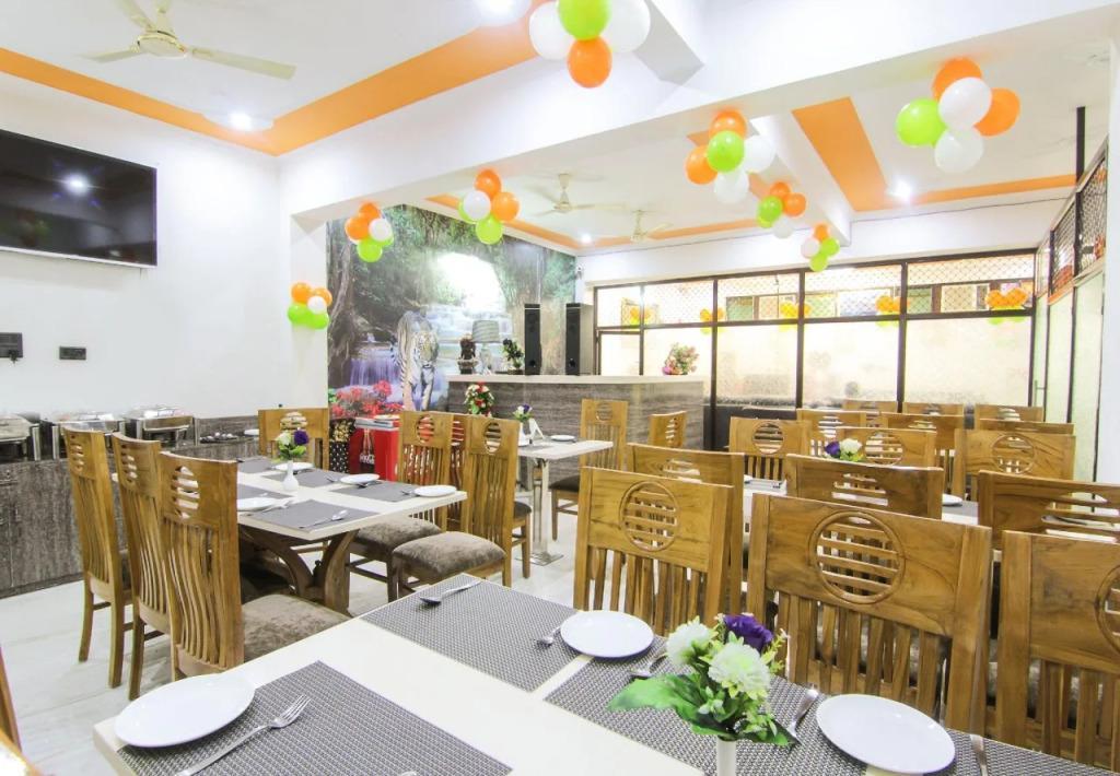 OYO 8680 Hotel Vaishnavi Inn